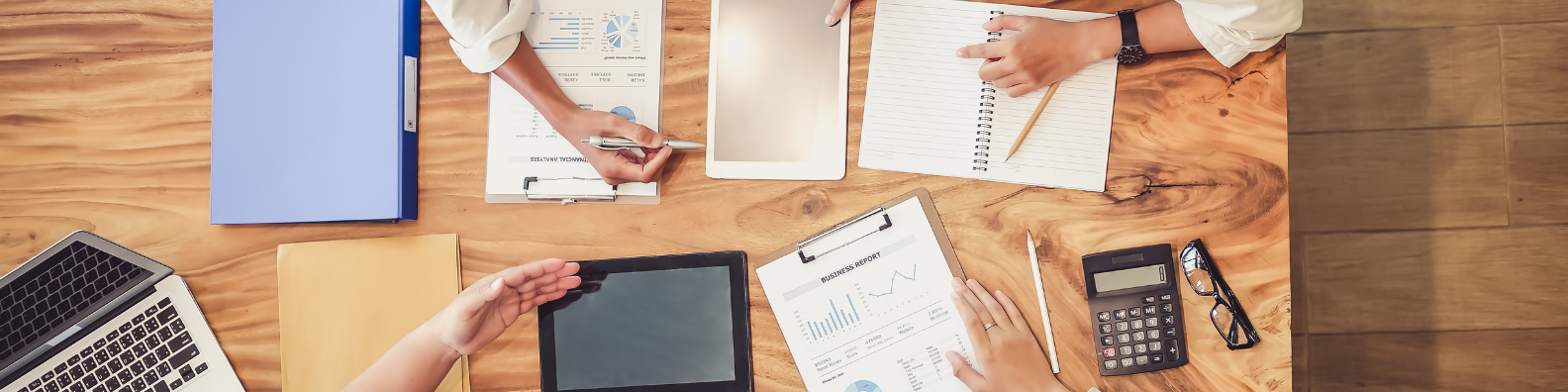 early traction signals for startup pitch deck by The Exceptional Plan